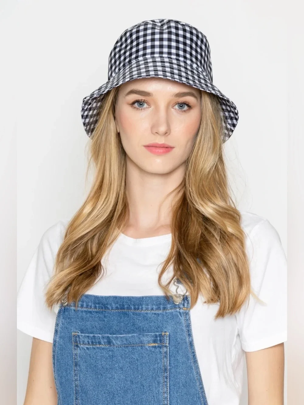 Do everything in love Black & White Gingham Bucket Hat